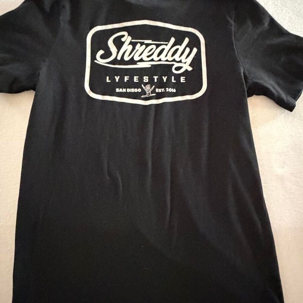 Shreddy Lyfestyle black graphic tee